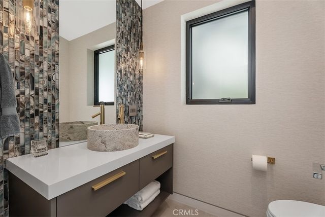 848 Hillcrest Drive, Laguna Beach, CA 92651