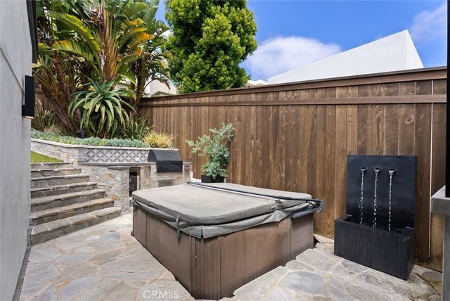 848 Hillcrest Drive, Laguna Beach, CA 92651