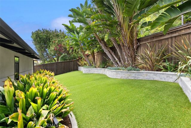 848 Hillcrest Drive, Laguna Beach, CA 92651