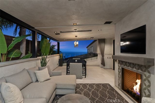 848 Hillcrest Drive, Laguna Beach, CA 92651