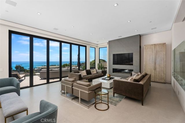 848 Hillcrest Drive, Laguna Beach, CA 92651