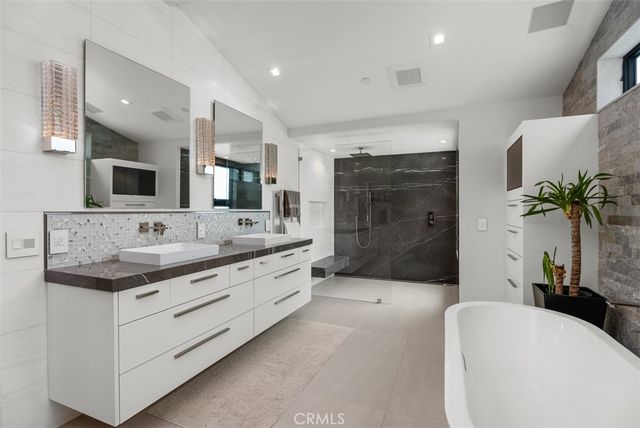 848 Hillcrest Drive, Laguna Beach, CA 92651