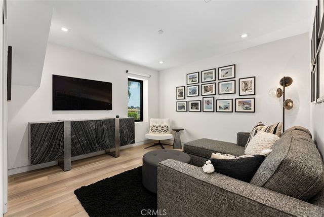 848 Hillcrest Drive, Laguna Beach, CA 92651