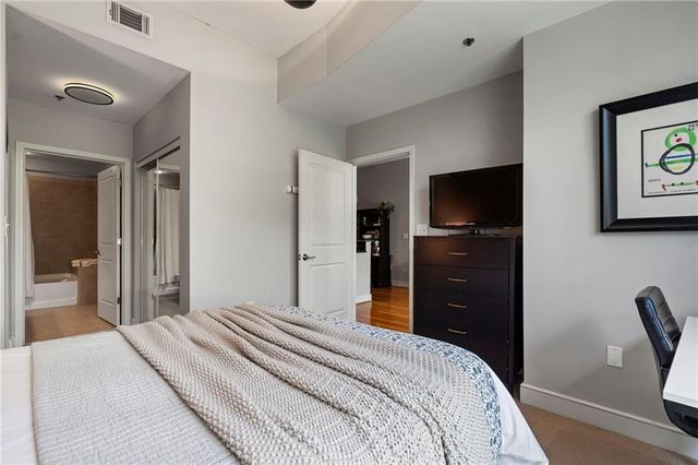 44 Peachtree Place NE 822, Atlanta, GA 30309