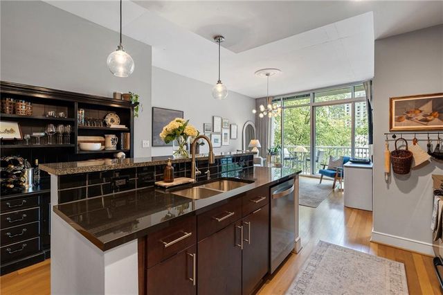 44 Peachtree Place NE 822, Atlanta, GA 30309