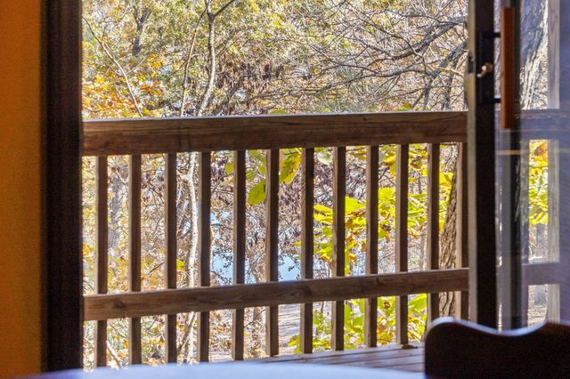 207 Bar M Lane 22, Branson West, MO 65737