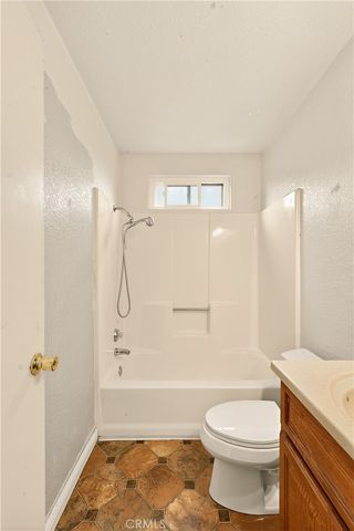 1435 Hammatt, Livingston, CA 95334