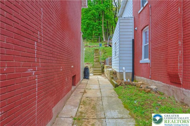 963 Wyandotte Street, Bethlehem City, PA 18015