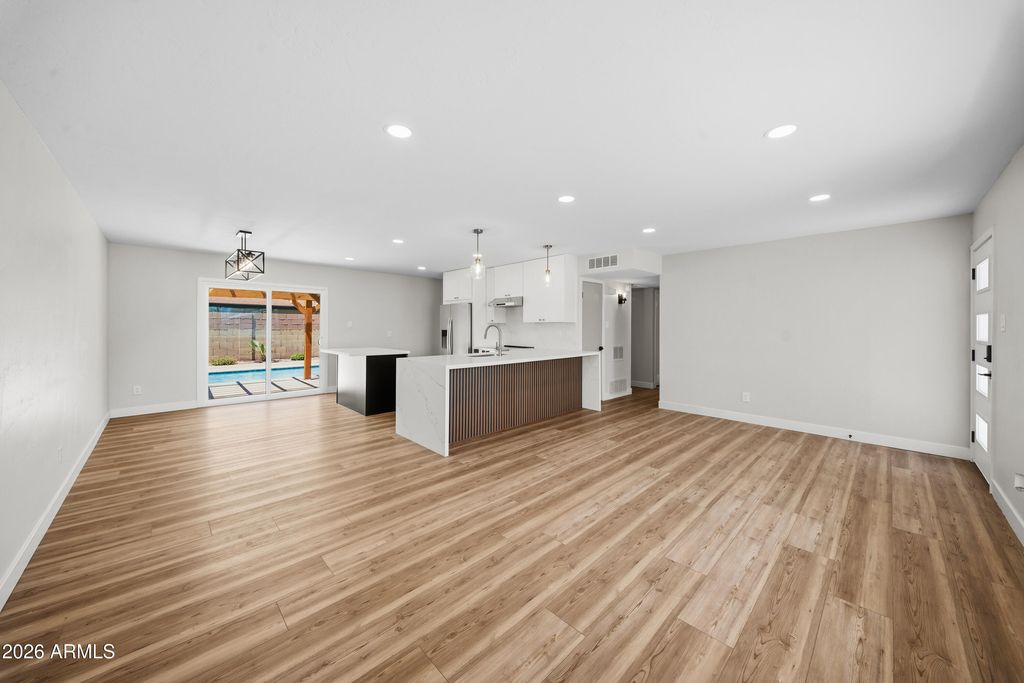 8114 E JACKRABBIT Road, Scottsdale, AZ 85250 — photo 4