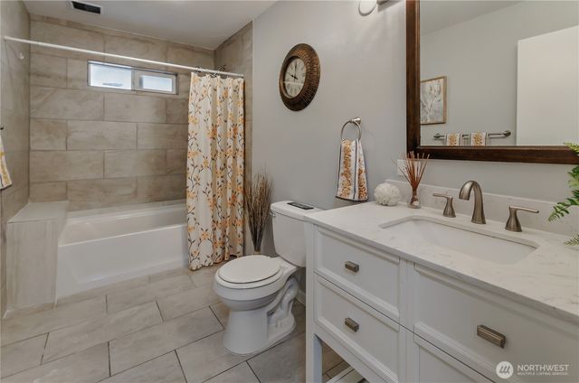 9711 Farwest Drive SW, Lakewood, WA 98498
