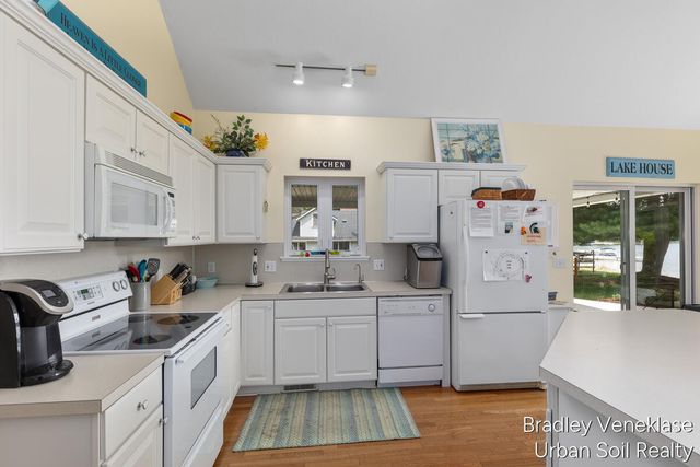 12464 S Sand Beach Drive, Grant, MI 49327
