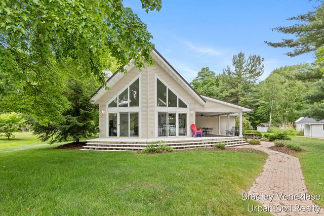 12464 S Sand Beach Drive, Grant, MI 49327