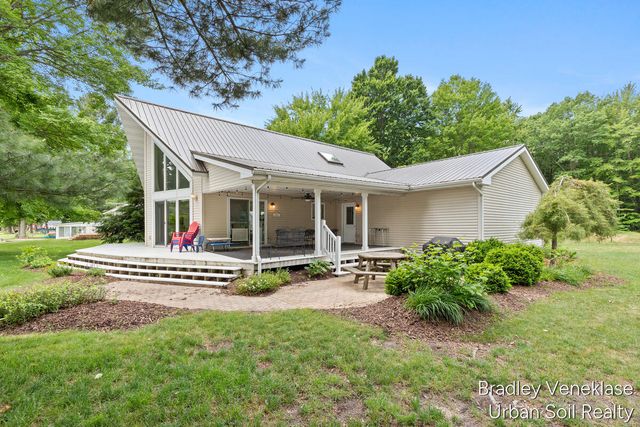 12464 S Sand Beach Drive, Grant, MI 49327
