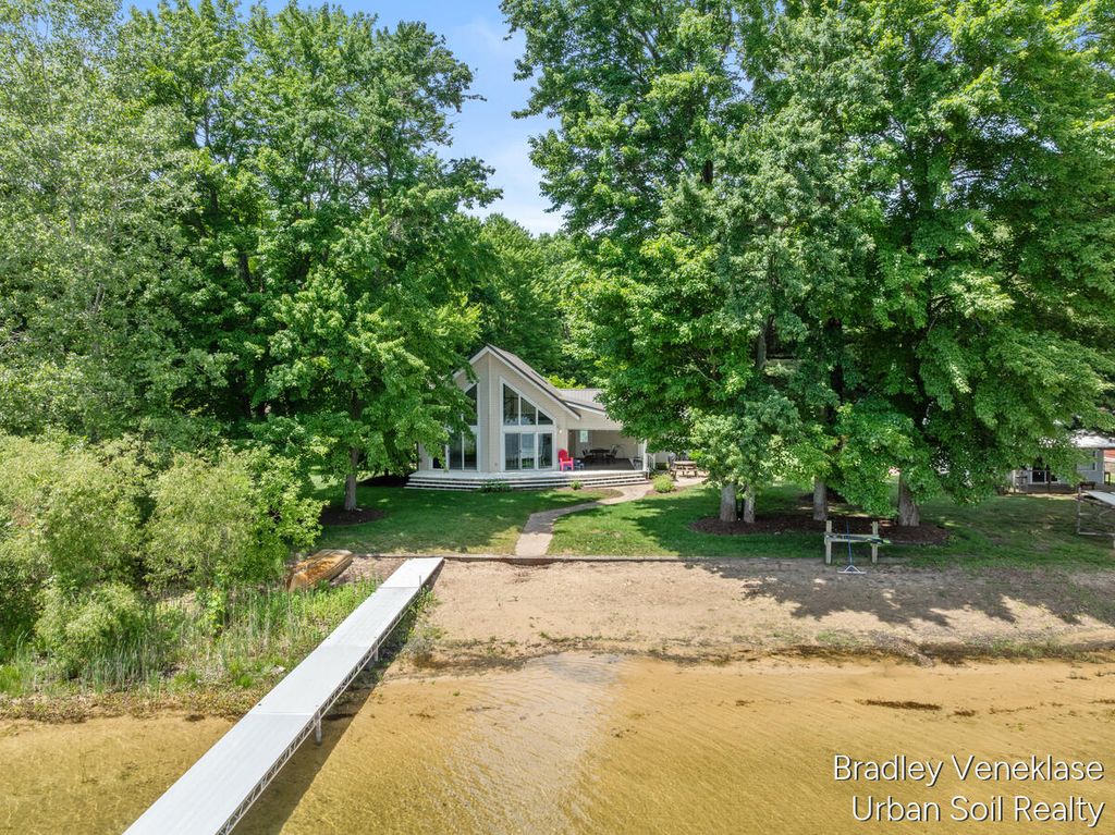 12464 S Sand Beach Drive, Grant, MI 49327