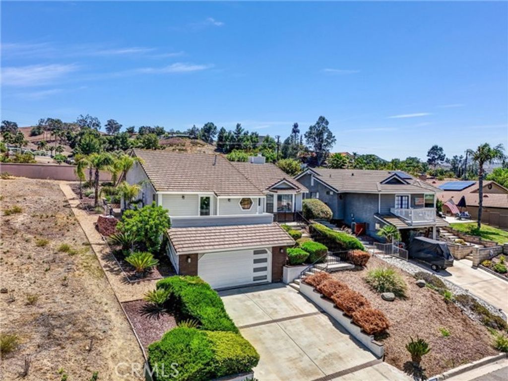 30998 Emperor, Canyon Lake, CA 92587