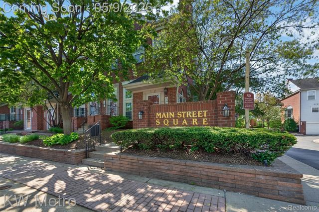 165 N Georgetown Square, Royal Oak, MI 48067