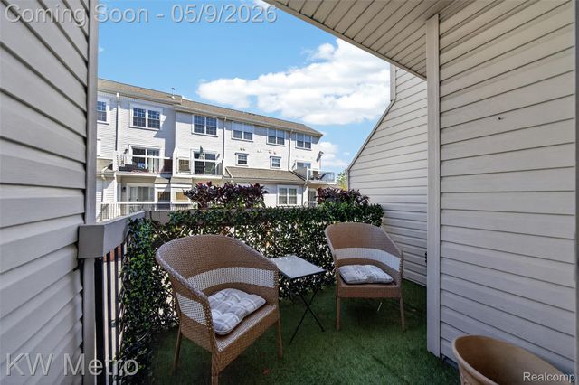 165 N Georgetown Square, Royal Oak, MI 48067