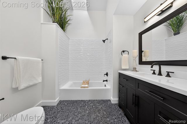 165 N Georgetown Square, Royal Oak, MI 48067