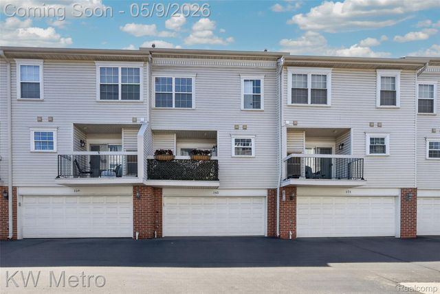 165 N Georgetown Square, Royal Oak, MI 48067