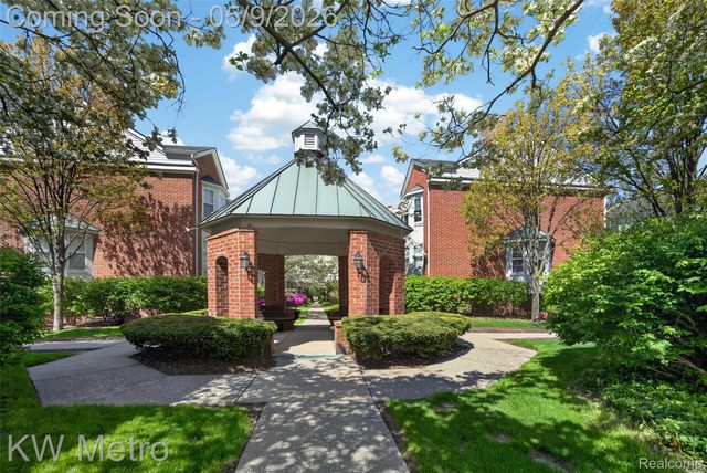 165 N Georgetown Square, Royal Oak, MI 48067
