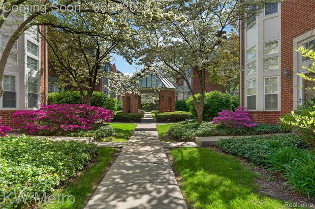 165 N Georgetown Square, Royal Oak, MI 48067