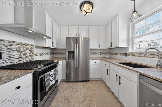 165 N Georgetown Square, Royal Oak, MI 48067