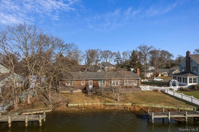 182 Connetquot Drive, Oakdale, NY 11769