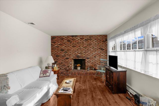 182 Connetquot Drive, Oakdale, NY 11769