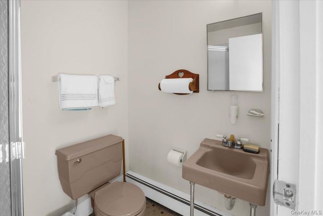 182 Connetquot Drive, Oakdale, NY 11769