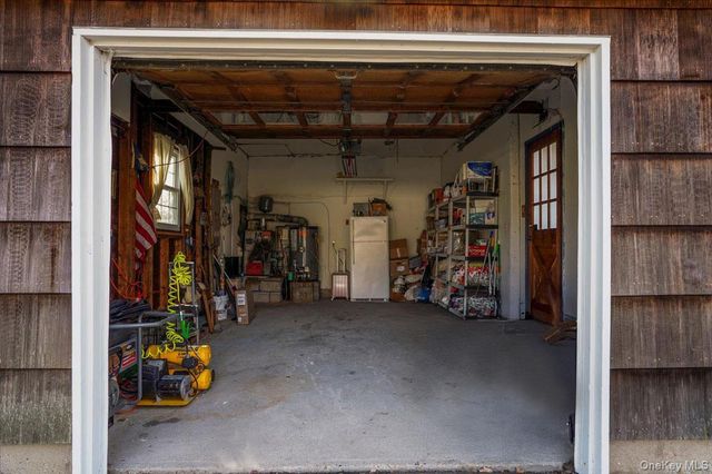 182 Connetquot Drive, Oakdale, NY 11769