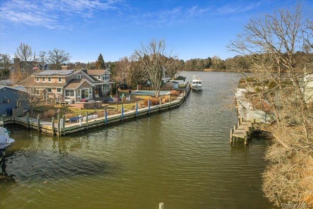 182 Connetquot Drive, Oakdale, NY 11769