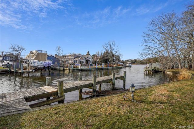 182 Connetquot Drive, Oakdale, NY 11769