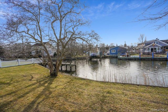 182 Connetquot Drive, Oakdale, NY 11769