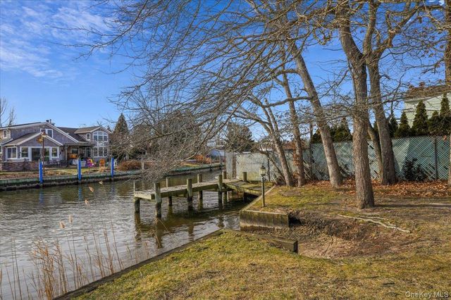 182 Connetquot Drive, Oakdale, NY 11769