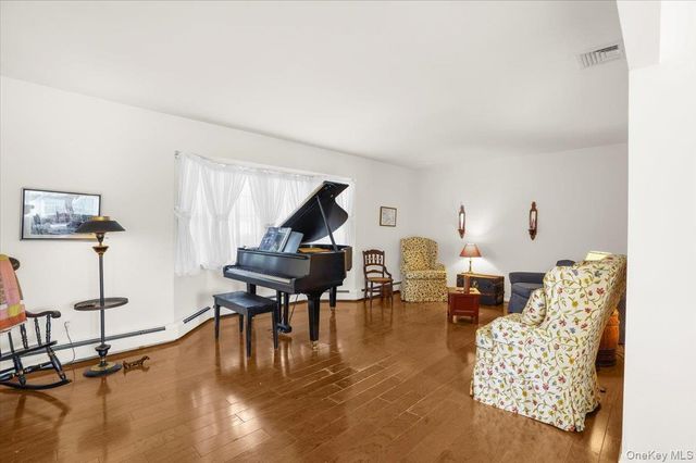 182 Connetquot Drive, Oakdale, NY 11769