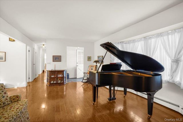 182 Connetquot Drive, Oakdale, NY 11769