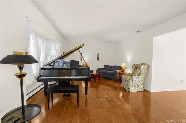 182 Connetquot Drive, Oakdale, NY 11769