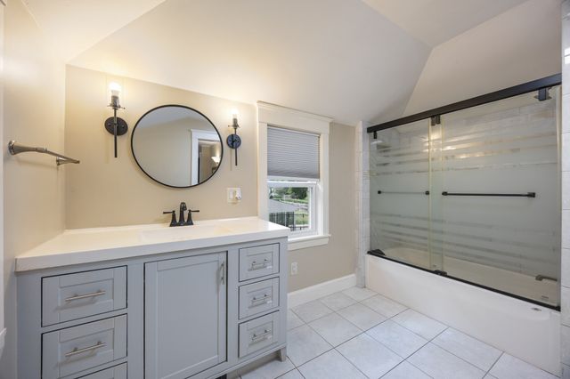 14 Stratford Rd, Melrose, MA 02176