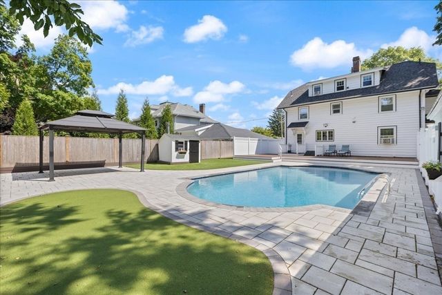14 Stratford Rd, Melrose, MA 02176