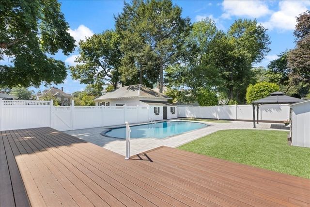 14 Stratford Rd, Melrose, MA 02176