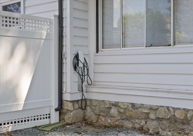 14 Stratford Rd, Melrose, MA 02176