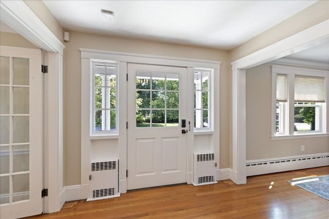 14 Stratford Rd, Melrose, MA 02176