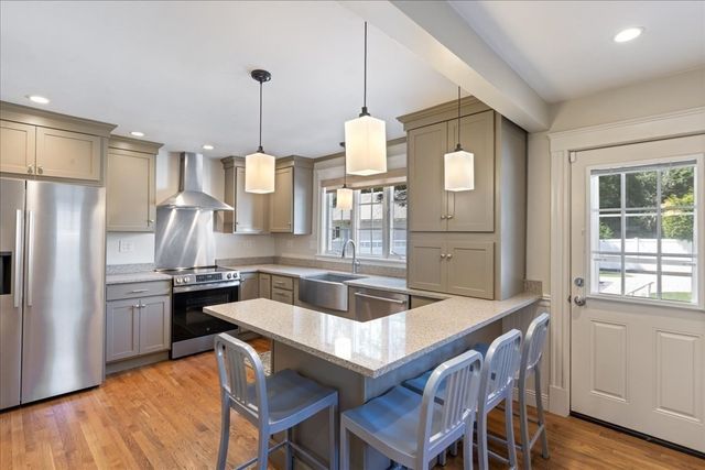 14 Stratford Rd, Melrose, MA 02176