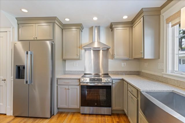 14 Stratford Rd, Melrose, MA 02176