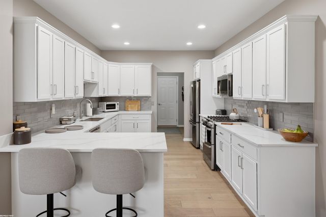 2747 Castlemartin Court, Oakland, MI 48306