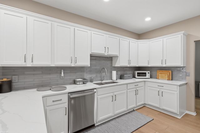 2747 Castlemartin Court, Oakland, MI 48306