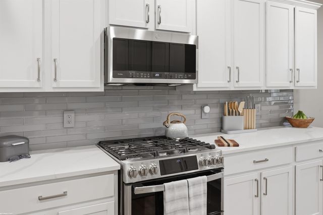 2747 Castlemartin Court, Oakland, MI 48306