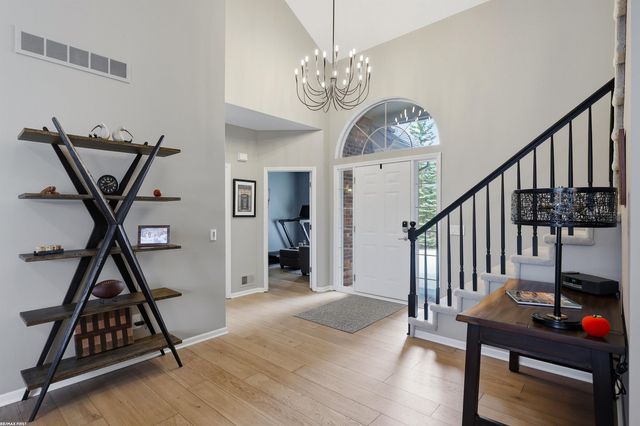 2747 Castlemartin Court, Oakland, MI 48306