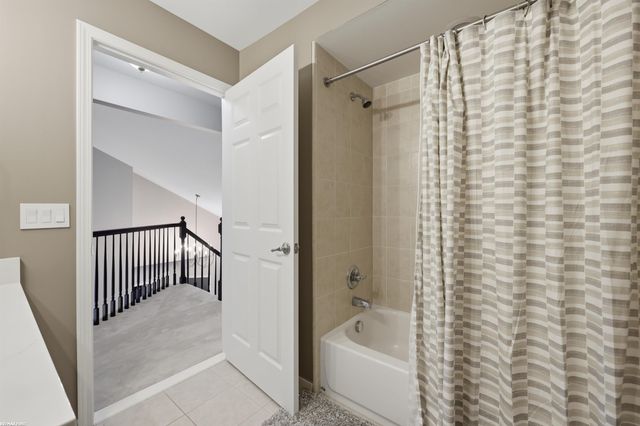 2747 Castlemartin Court, Oakland, MI 48306