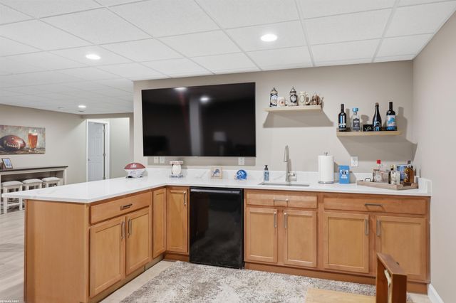 2747 Castlemartin Court, Oakland, MI 48306